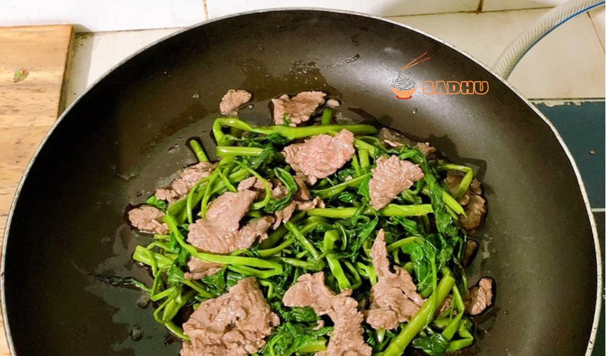 lam-mon-thit-bo-xao-rau-muong-png làm món thịt bò xào rau muống