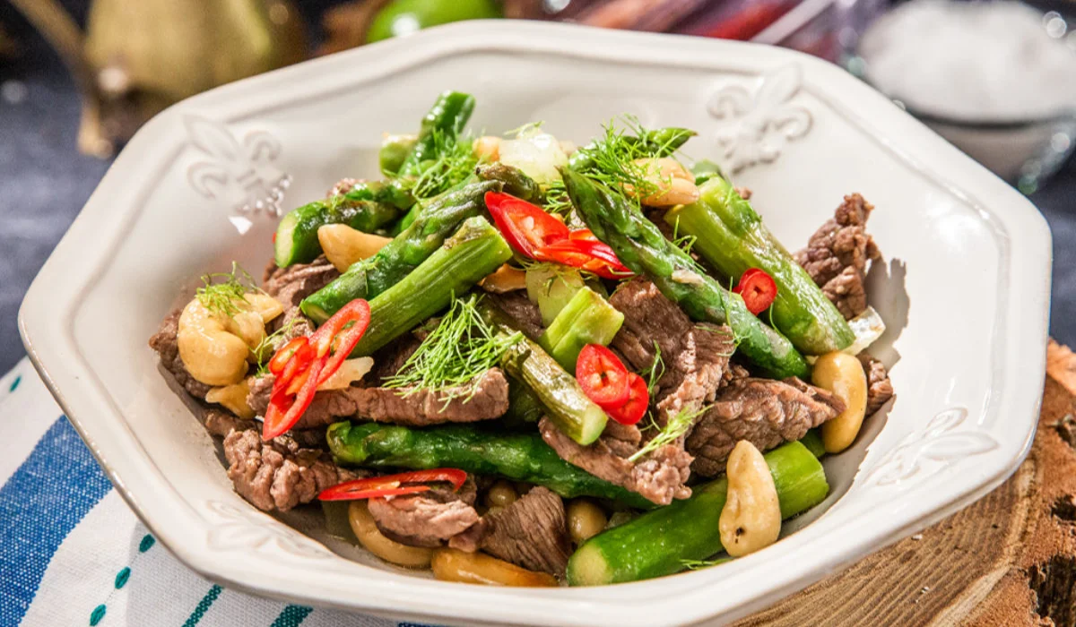 thit-bo-xao-mang-tay-tot-cho-suc-khoe-png thit-bo-xao-mang-tay