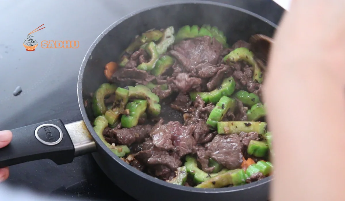 xao-kho-qua-png xào khổ qua