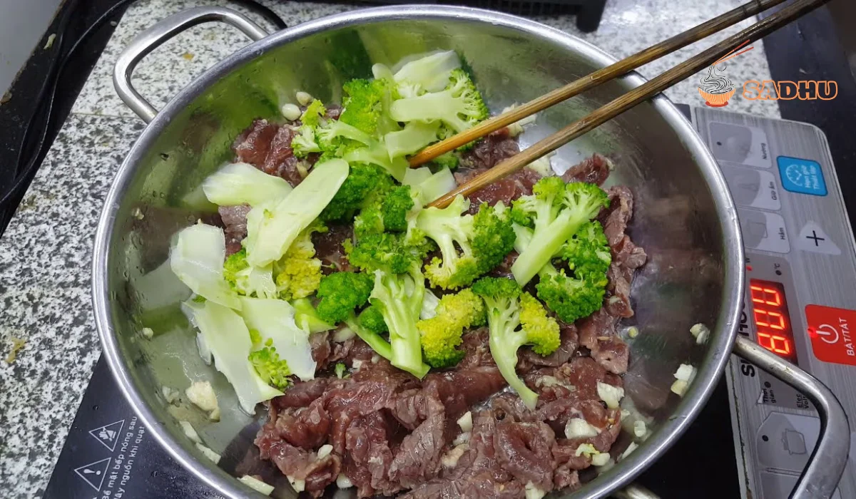 xao-thit-bo-va-sup-lo-png Xào Thịt Bò và Súp Lơ