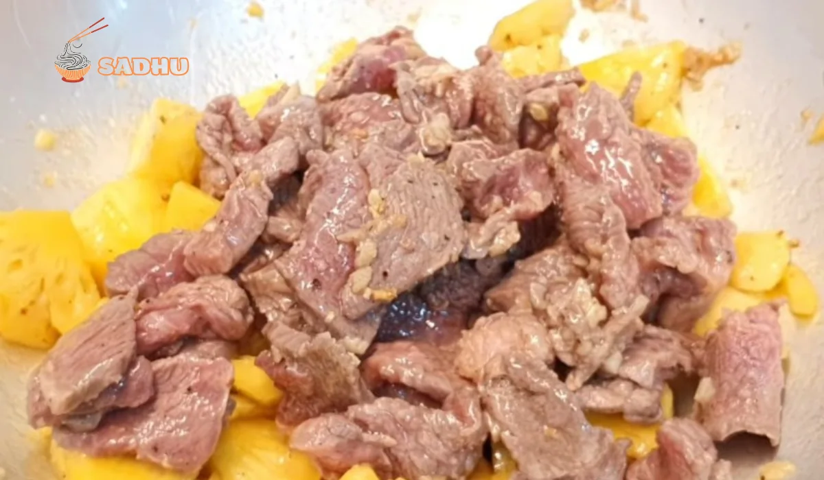 xao-thit-bo-voi-dua-png xào thịt bò với dứa